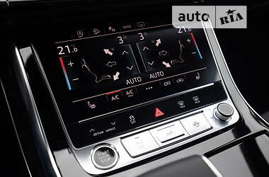 Внедорожник / Кроссовер Audi Q8 2021 в 