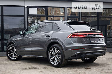 Внедорожник / Кроссовер Audi Q8 2021 в 