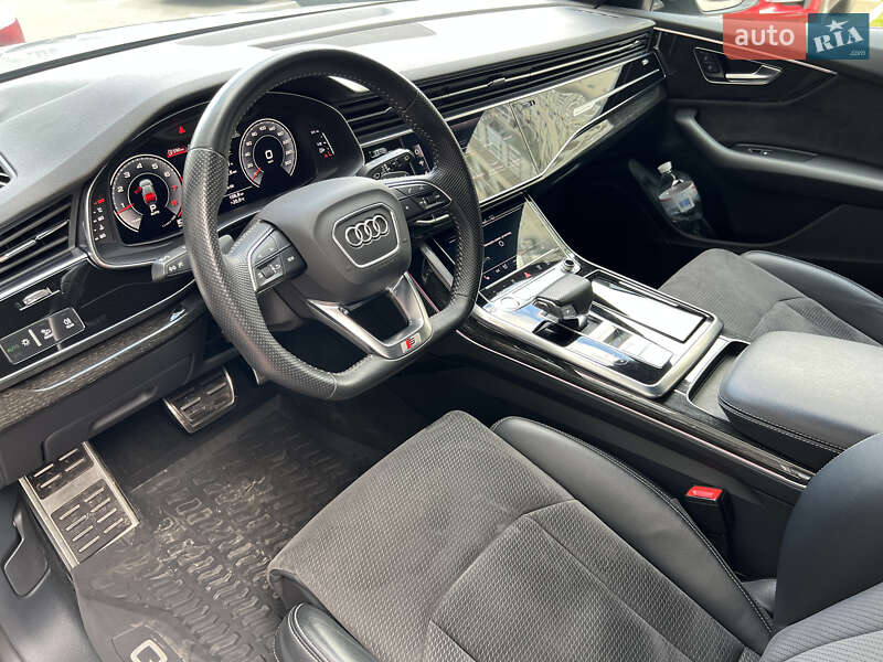 Внедорожник / Кроссовер Audi Q8 2018 в Киеве