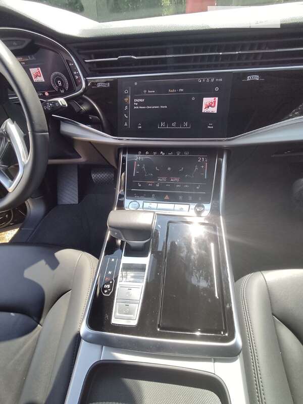 Позашляховик / Кросовер Audi Q8 2018 в Ужгороді