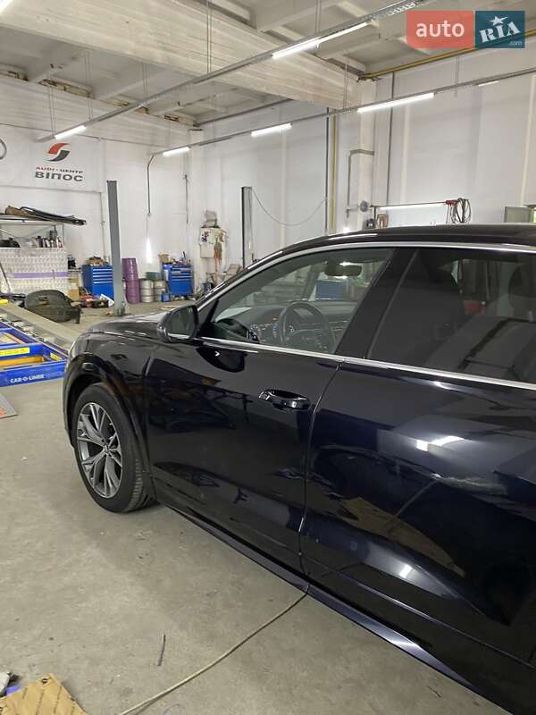 Внедорожник / Кроссовер Audi Q8 2019 в Киеве