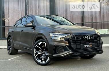Позашляховик / Кросовер Audi Q8 2020 в 