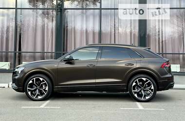 Позашляховик / Кросовер Audi Q8 2020 в 