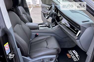 Позашляховик / Кросовер Audi Q8 2020 в 
