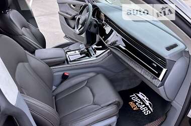 Позашляховик / Кросовер Audi Q8 2020 в 
