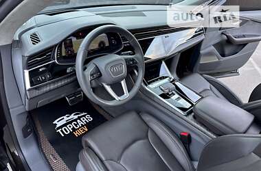 Позашляховик / Кросовер Audi Q8 2020 в 
