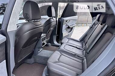 Позашляховик / Кросовер Audi Q8 2020 в 