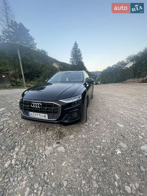 Внедорожник / Кроссовер Audi Q8 2018 в 