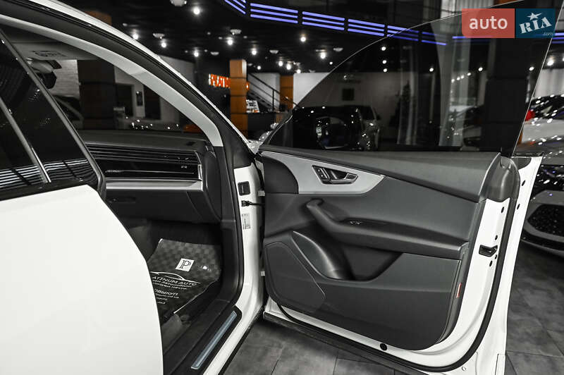 Внедорожник / Кроссовер Audi Q8 2018 в Ужгороде