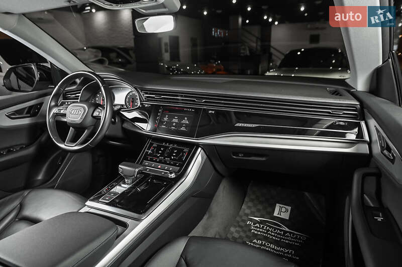 Внедорожник / Кроссовер Audi Q8 2018 в Ужгороде