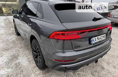 Позашляховик / Кросовер Audi Q8 2021 в 