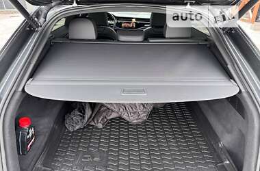 Позашляховик / Кросовер Audi Q8 2021 в 