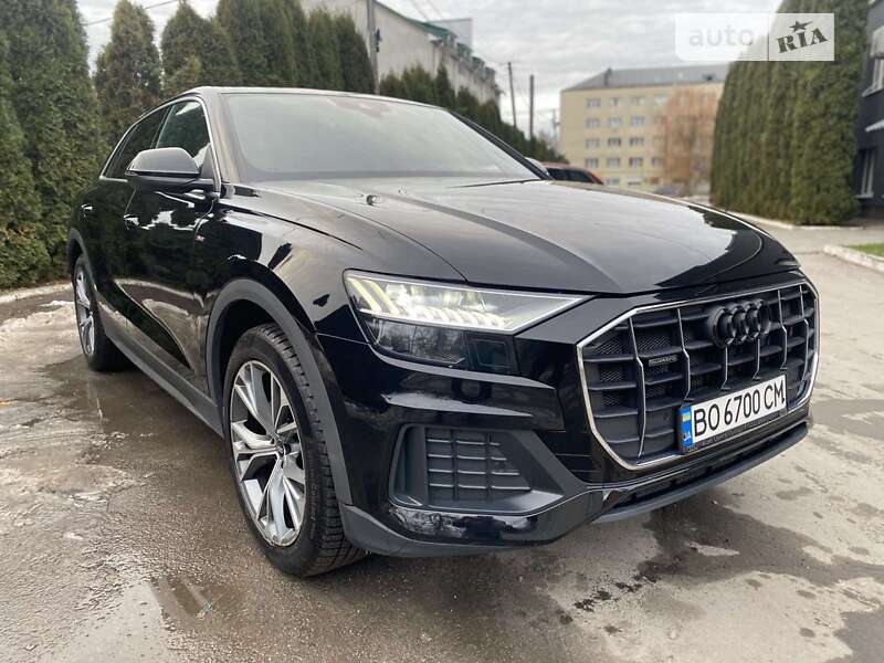 Позашляховик / Кросовер Audi Q8 2020 в 