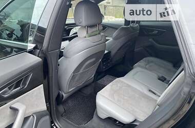 Позашляховик / Кросовер Audi Q8 2020 в 