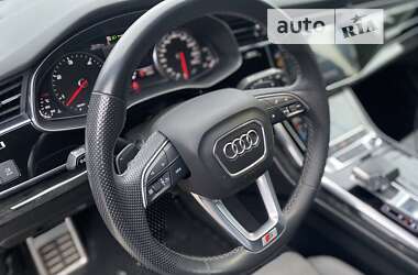 Позашляховик / Кросовер Audi Q8 2020 в 