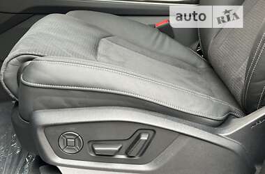 Внедорожник / Кроссовер Audi Q8 2024 в 