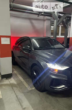 Позашляховик / Кросовер Audi Q8 2021 в 