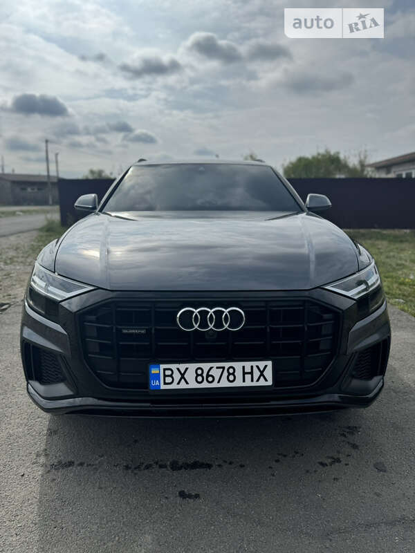 Позашляховик / Кросовер Audi Q8 2020 в 