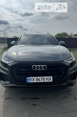 Позашляховик / Кросовер Audi Q8 2020 в 