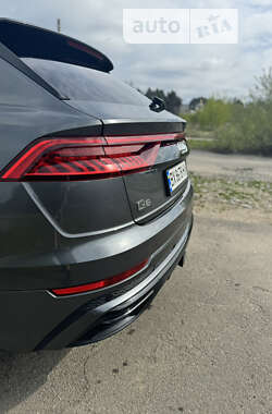 Позашляховик / Кросовер Audi Q8 2020 в 