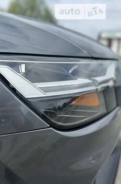 Позашляховик / Кросовер Audi Q8 2020 в 