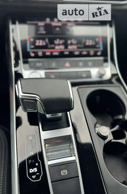Позашляховик / Кросовер Audi Q8 2020 в 