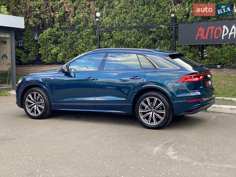 Позашляховик / Кросовер Audi Q8 2022 в Києві