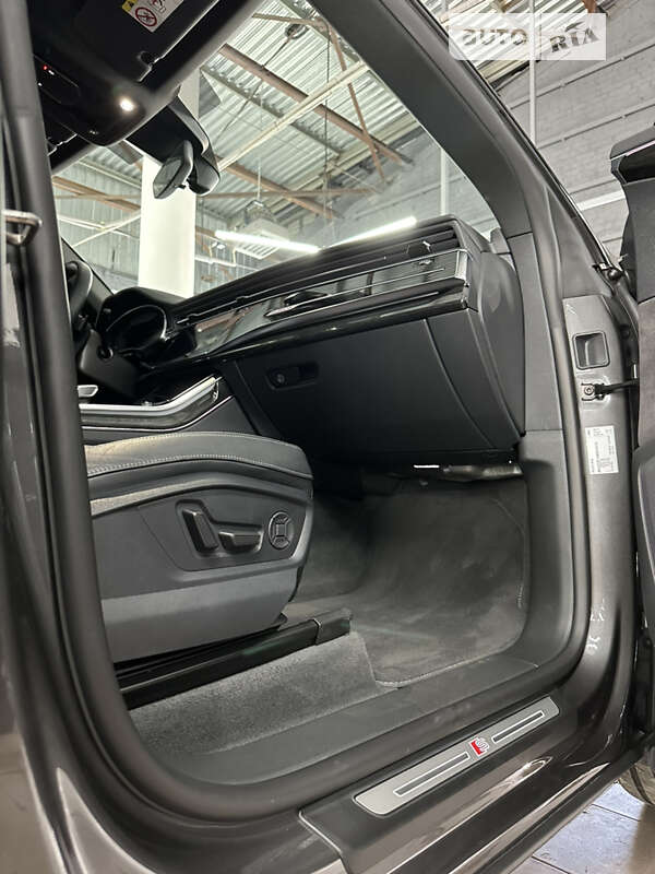 Внедорожник / Кроссовер Audi Q8 2022 в Полтаве