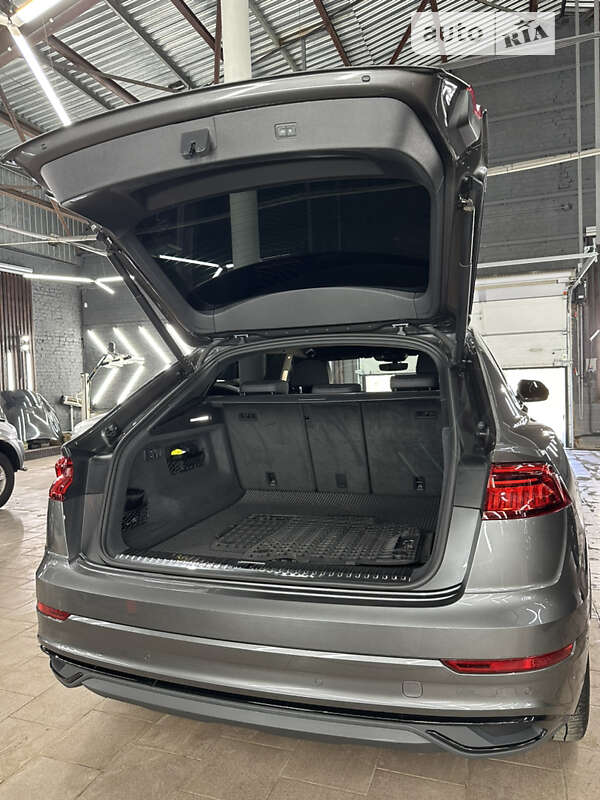 Внедорожник / Кроссовер Audi Q8 2022 в Полтаве