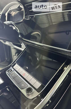 Внедорожник / Кроссовер Audi Q8 2022 в 