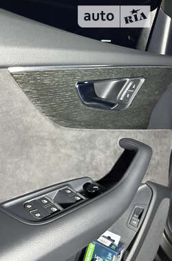 Внедорожник / Кроссовер Audi Q8 2022 в 