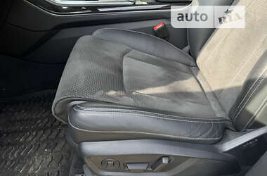 Внедорожник / Кроссовер Audi Q8 2021 в 
