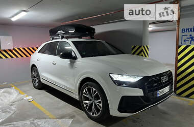 Внедорожник / Кроссовер Audi Q8 2021 в 