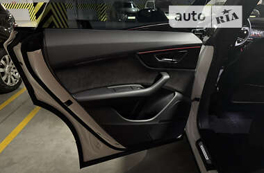 Внедорожник / Кроссовер Audi Q8 2021 в 