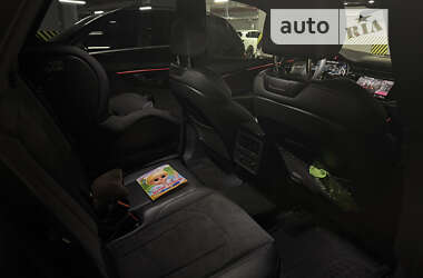 Внедорожник / Кроссовер Audi Q8 2021 в 