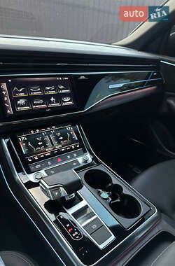 Внедорожник / Кроссовер Audi Q8 2020 в 