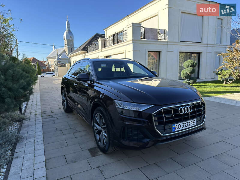 Внедорожник / Кроссовер Audi Q8 2020 в 