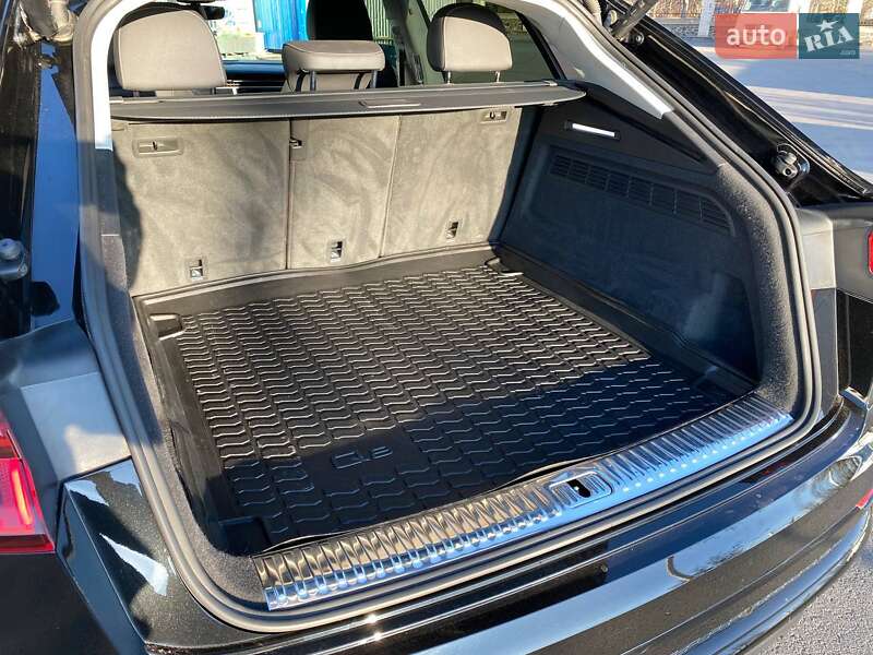 Позашляховик / Кросовер Audi Q8 2022 в Вінниці