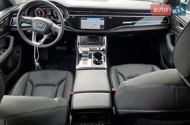 Позашляховик / Кросовер Audi Q8 2023 в 