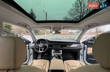 Внедорожник / Кроссовер Audi Q8 2021 в 