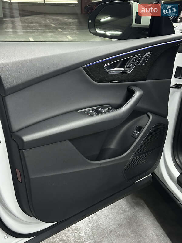 Позашляховик / Кросовер Audi Q8 2018 в Одесі