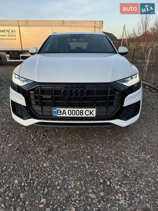 Внедорожник / Кроссовер Audi Q8 2018 в 