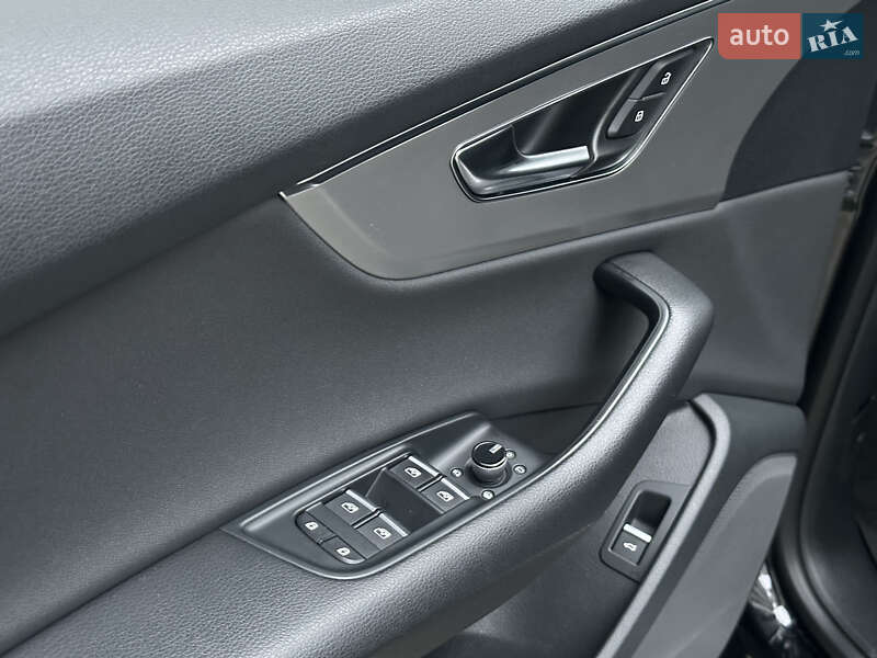 Внедорожник / Кроссовер Audi Q8 2019 в Киеве
