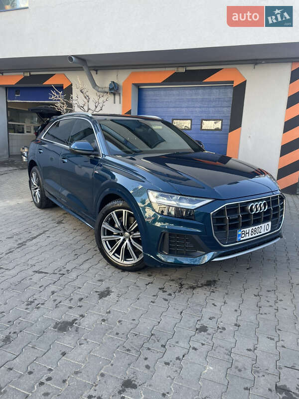 Позашляховик / Кросовер Audi Q8 2019 в 