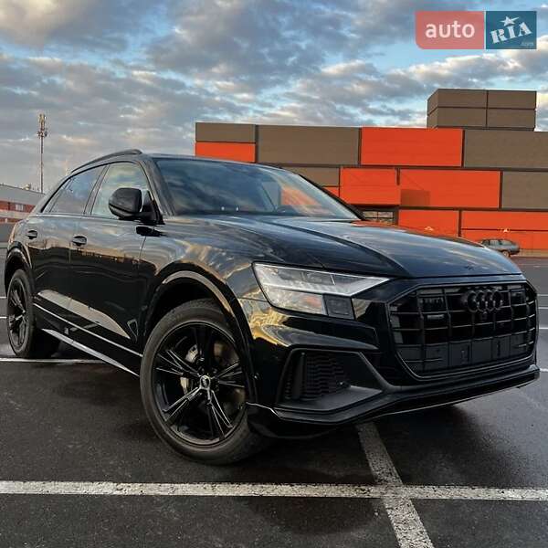 Внедорожник / Кроссовер Audi Q8 2020 в 