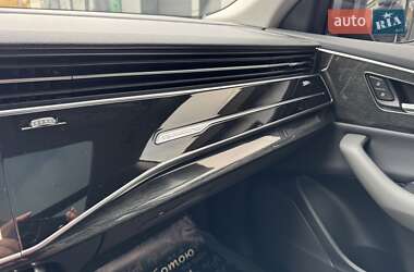 Внедорожник / Кроссовер Audi Q8 2018 в 