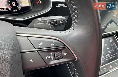 Внедорожник / Кроссовер Audi Q8 2018 в 