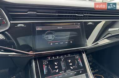 Внедорожник / Кроссовер Audi Q8 2018 в 