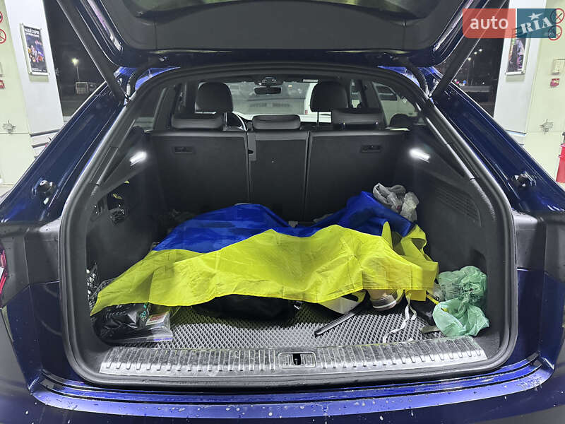 Внедорожник / Кроссовер Audi Q8 2019 в Киеве