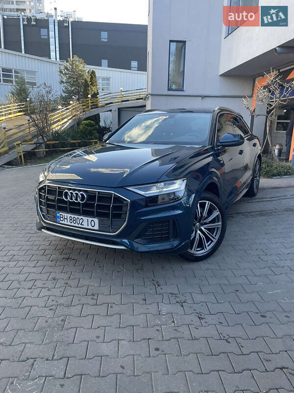 Внедорожник / Кроссовер Audi Q8 2019 в 